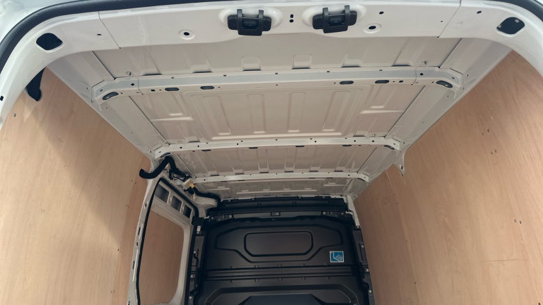 Renault Master Mwb Diesel Fwd MM35 Blue dCi 130 Advance Medium Roof Van